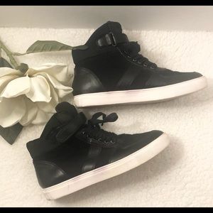 Shoedazzle Black size 6 Hightop Sneakers